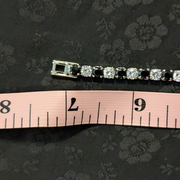 New Elegant Black and White CZ Silver Tone Tennis Bracelet 7" - Picture 6 of 6